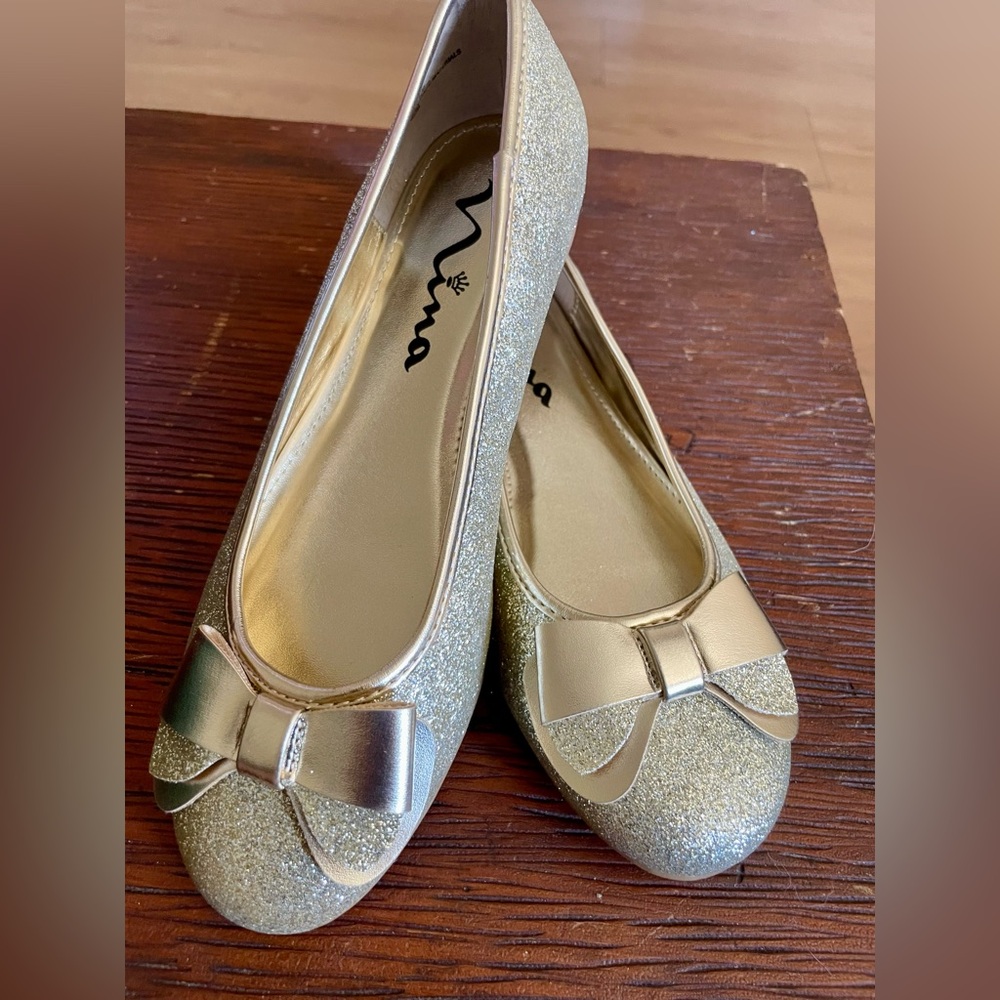 Nina Gold Glitter Bow Flats. New, no box